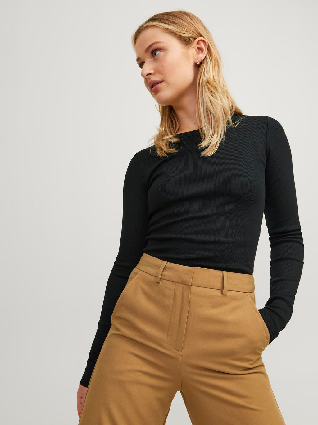 T-shirt JJXX manica lunga nera.