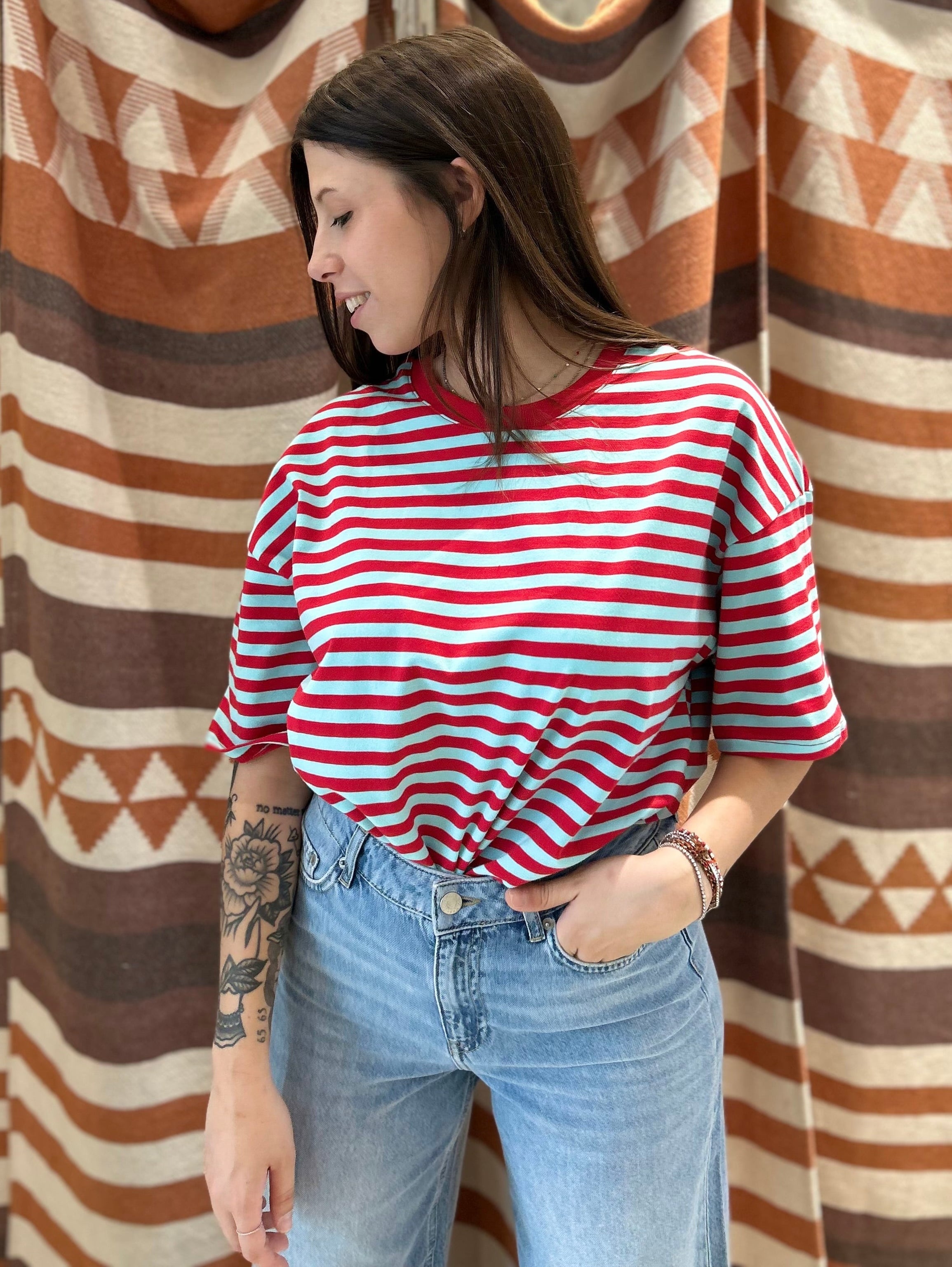 T-shirt INAPRIL1986 oversize righe rosso/azzurro