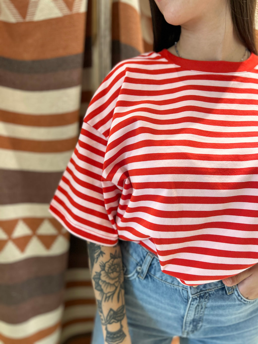 T-shirt INAPRIL1986 oversize righe rosso rosa