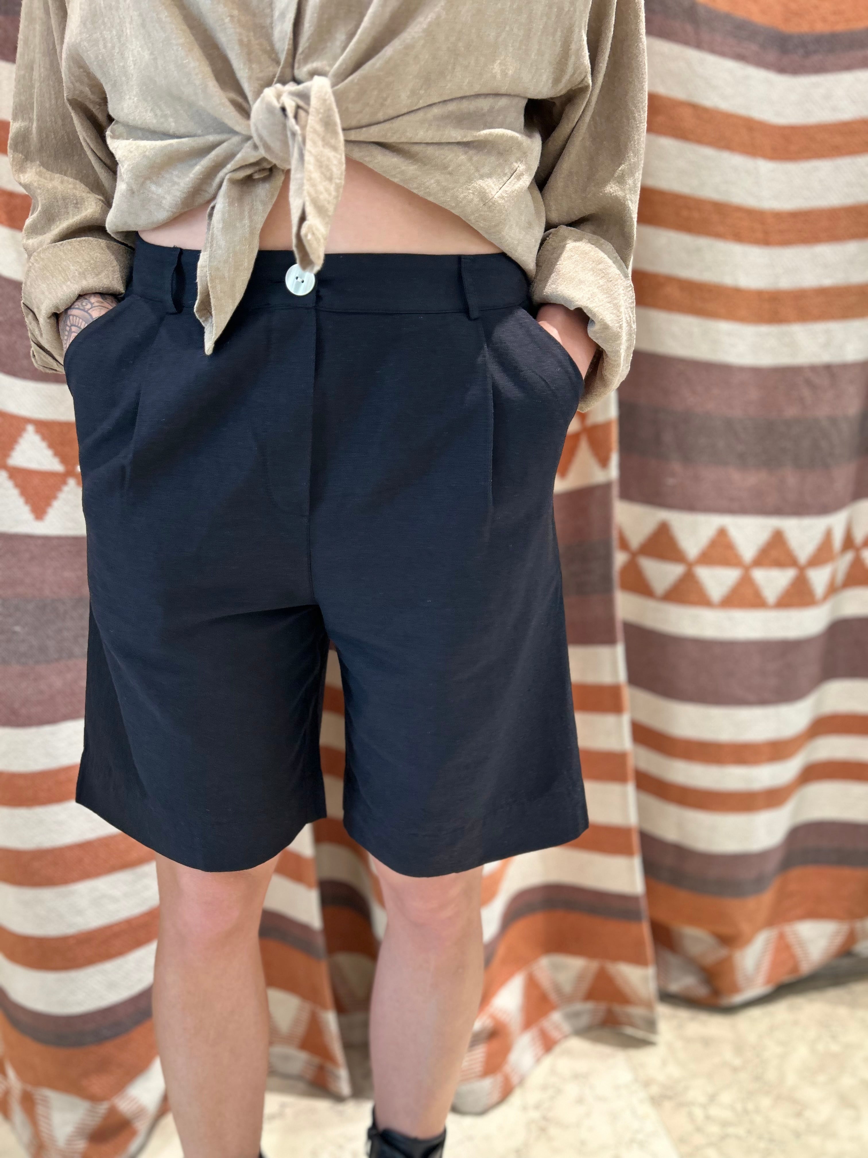 Shorts VILA al ginocchio nero Lino