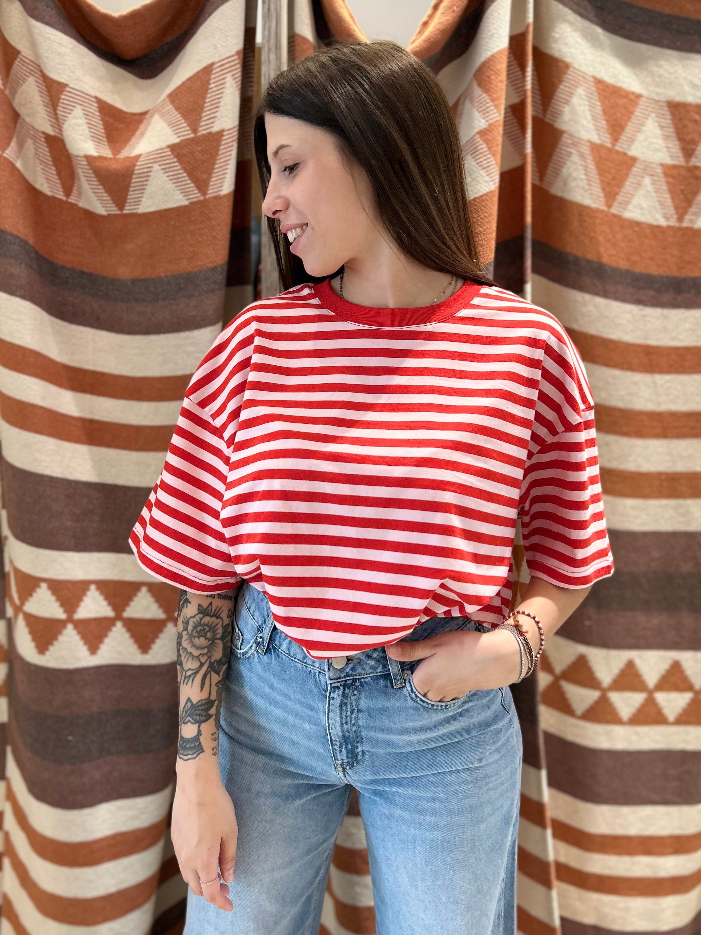 T-shirt INAPRIL1986 oversize righe rosso rosa