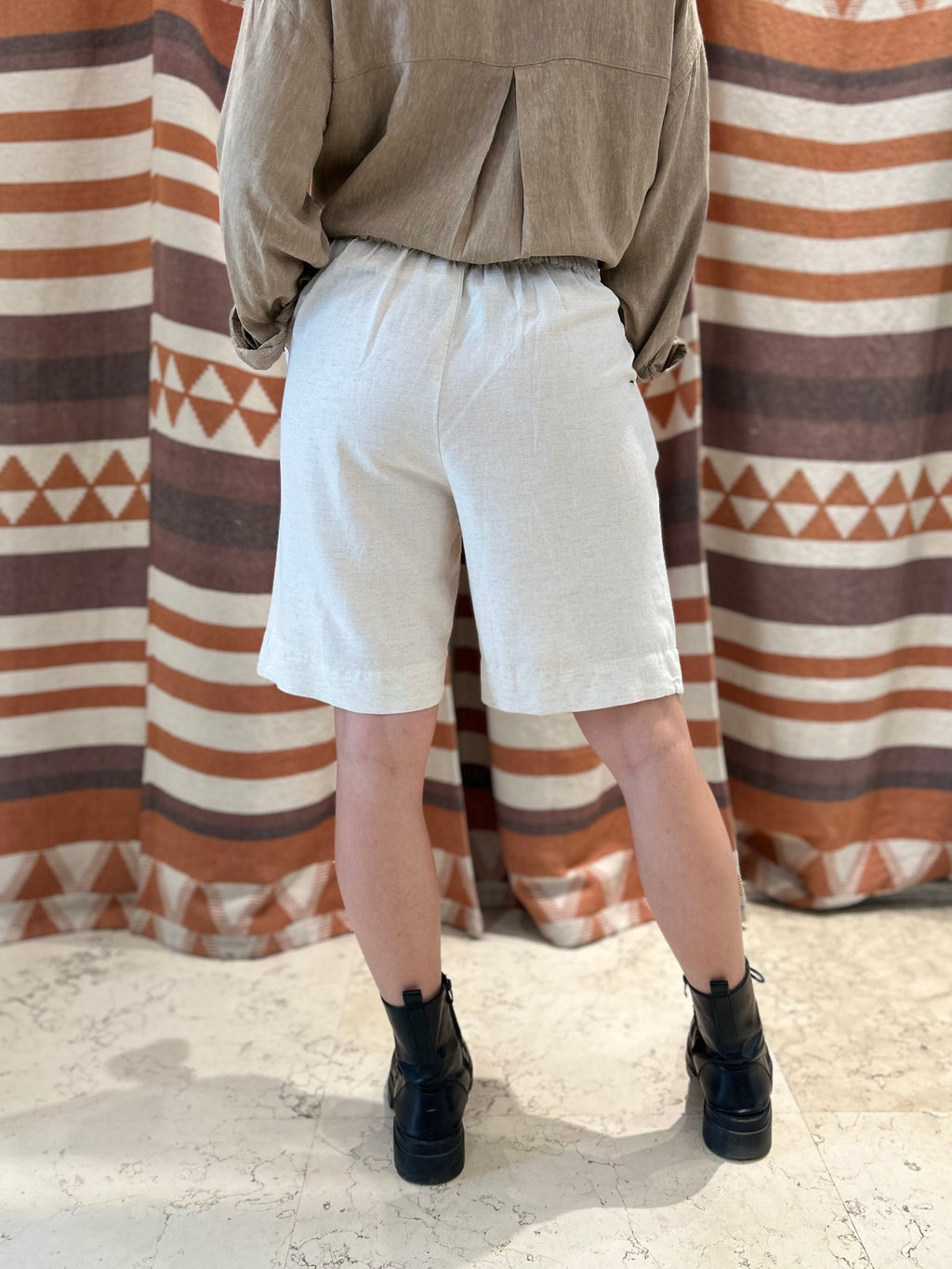 Shorts VILA al ginocchio tinta Lino