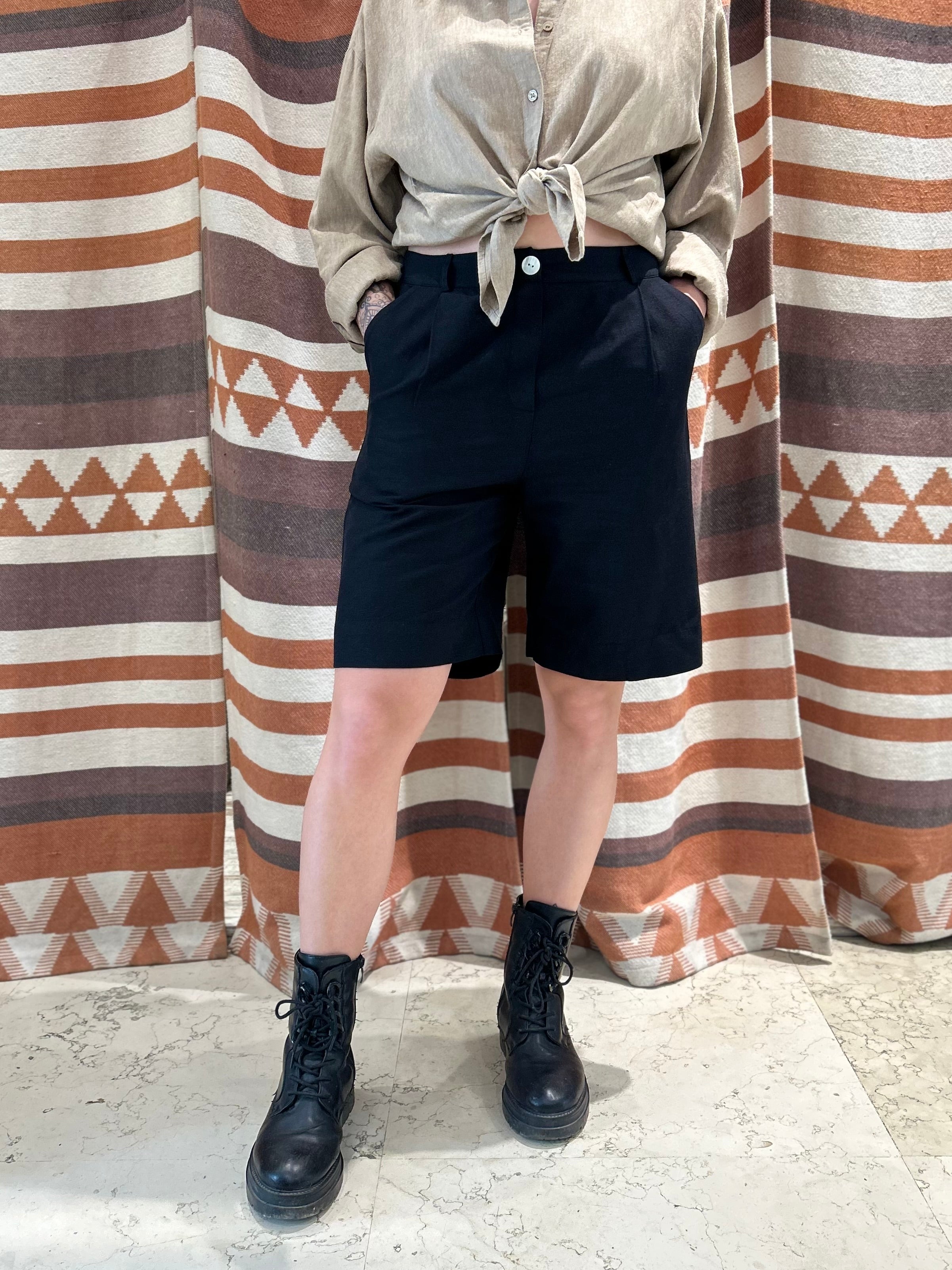 Shorts VILA al ginocchio nero Lino